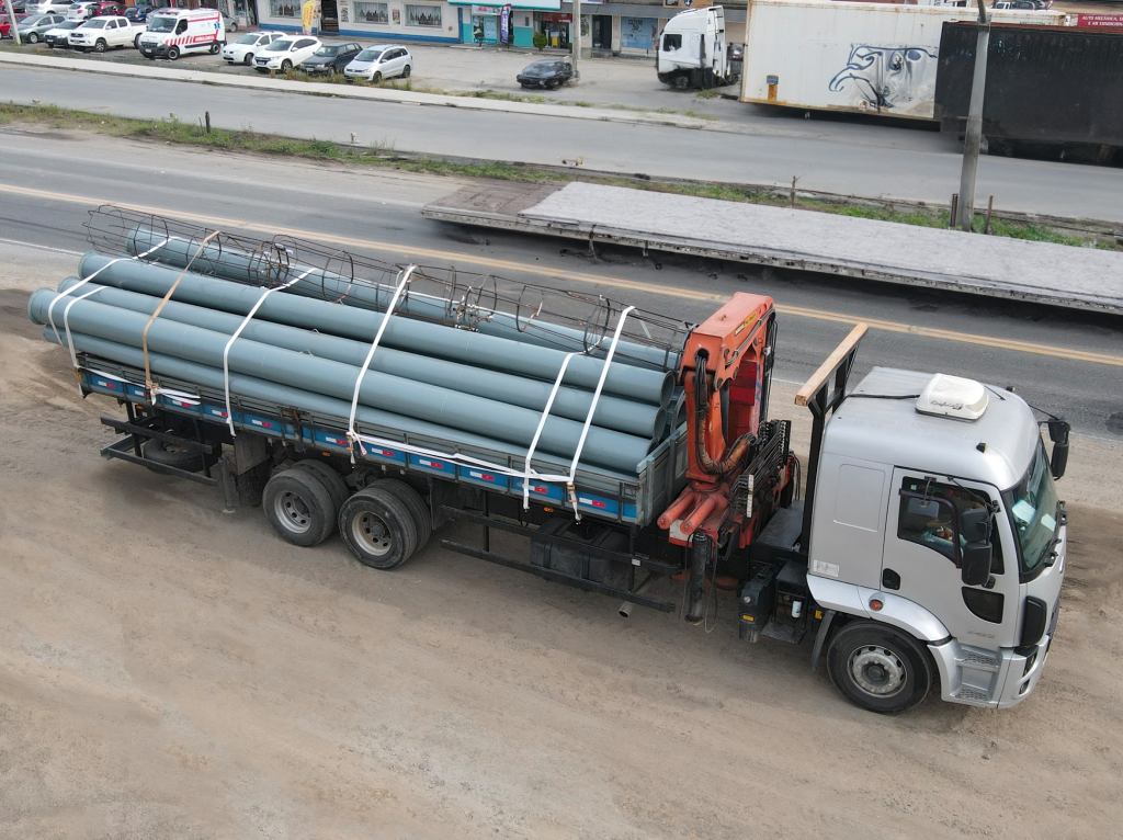 transporte cargas materiais e peças blumenau indaial brusque pomerode